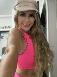 LARIANA_RIVERA23's Live Sex Cam Show