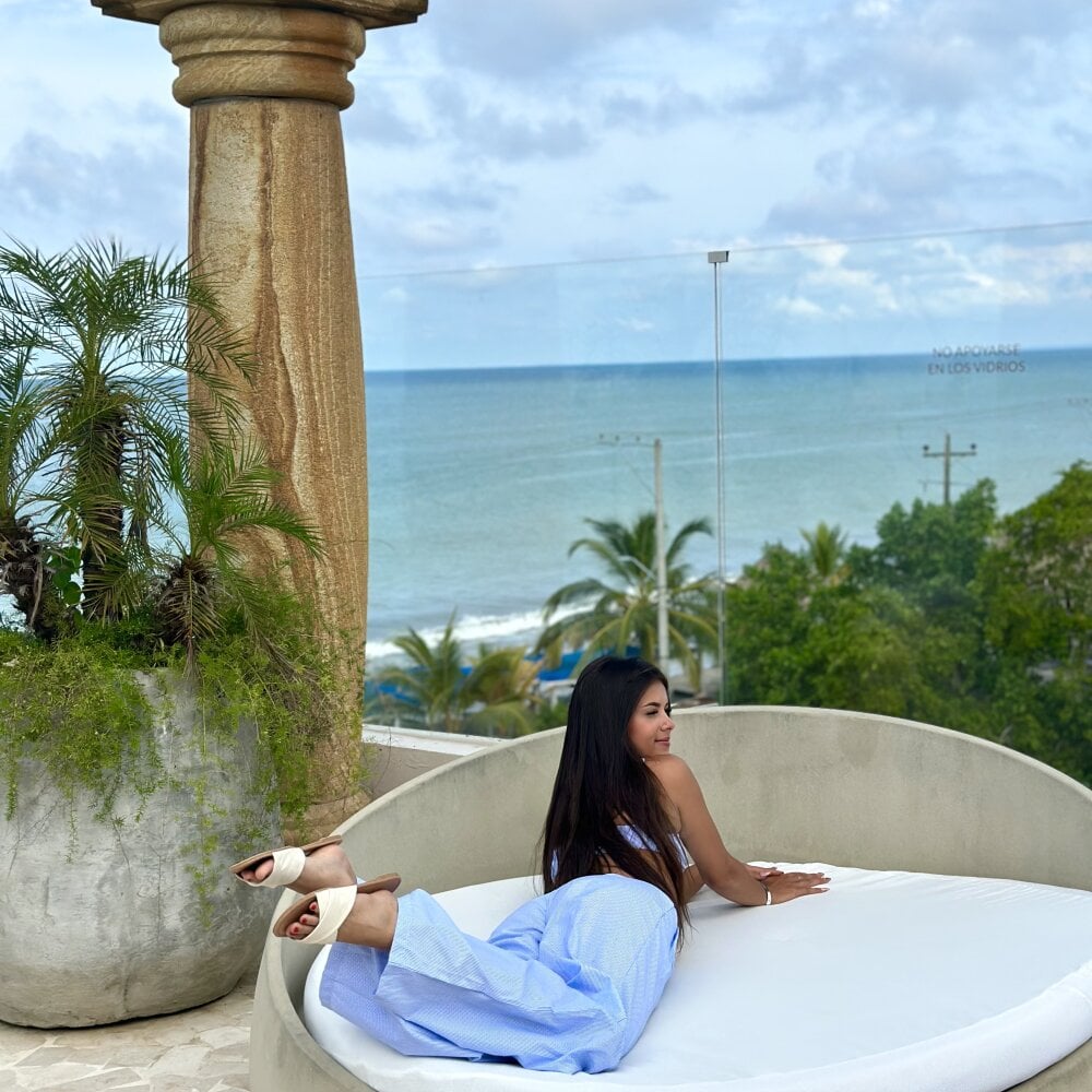 Live sex webcam photo for carolriveraa_ #290264065