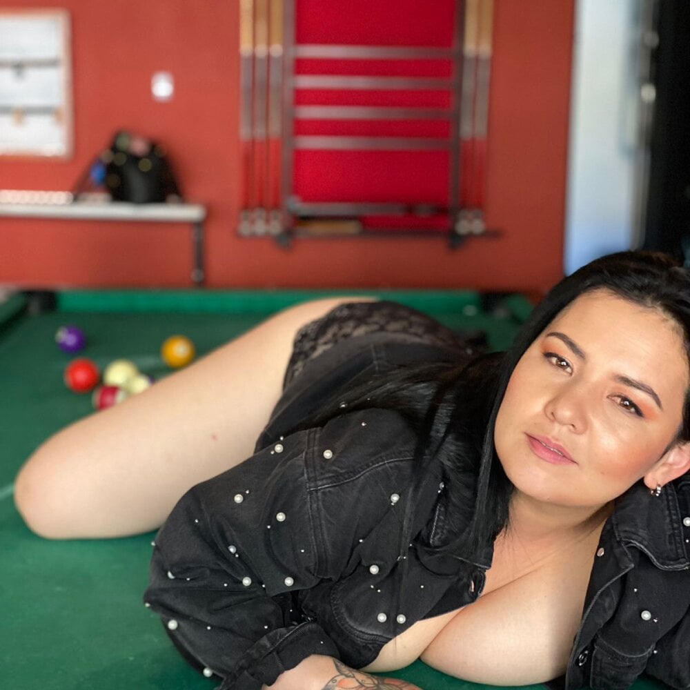 Live sex webcam photo for Donniia #289967659