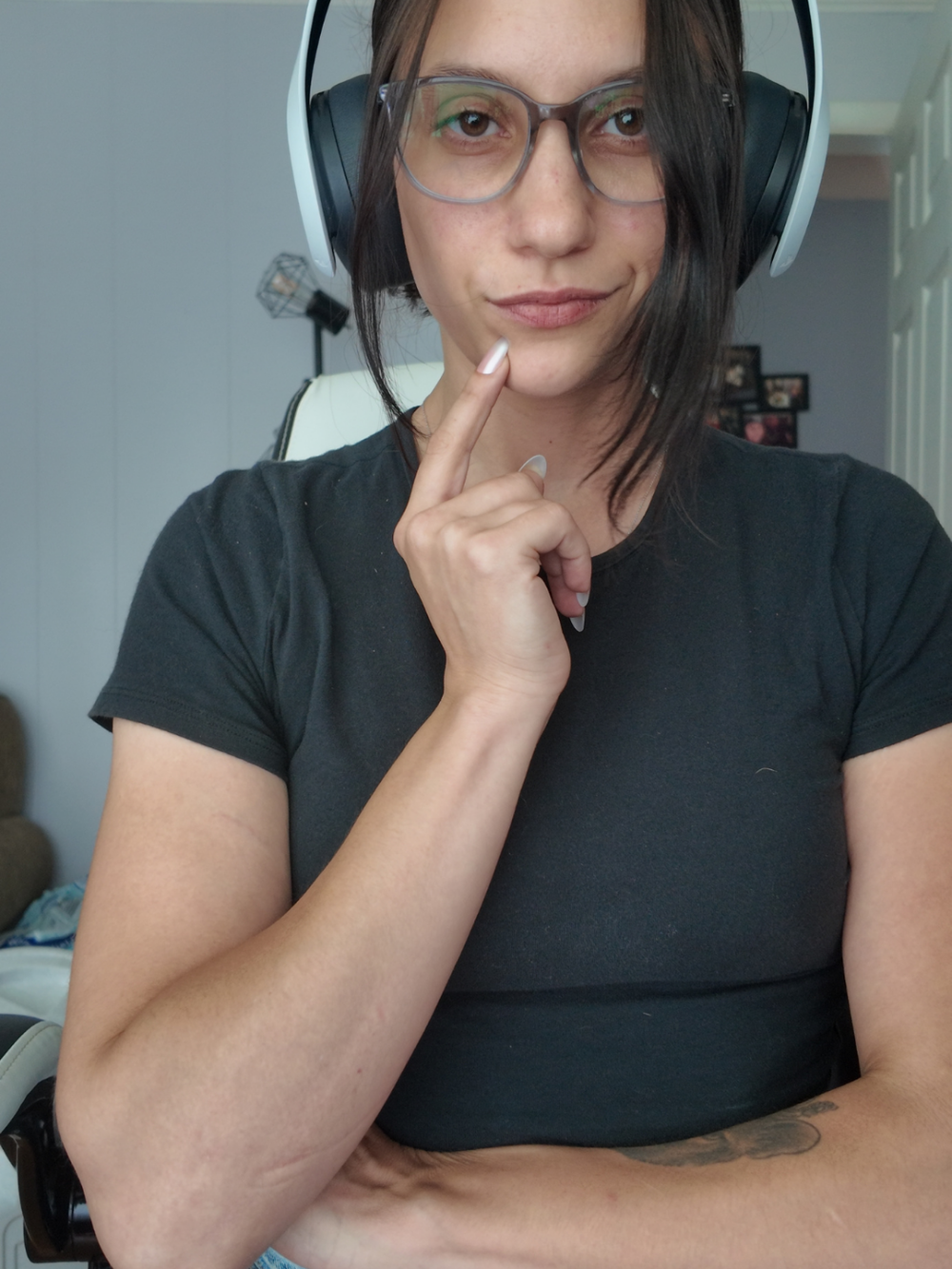 SubmissiveEgirl's Offline Chat Room