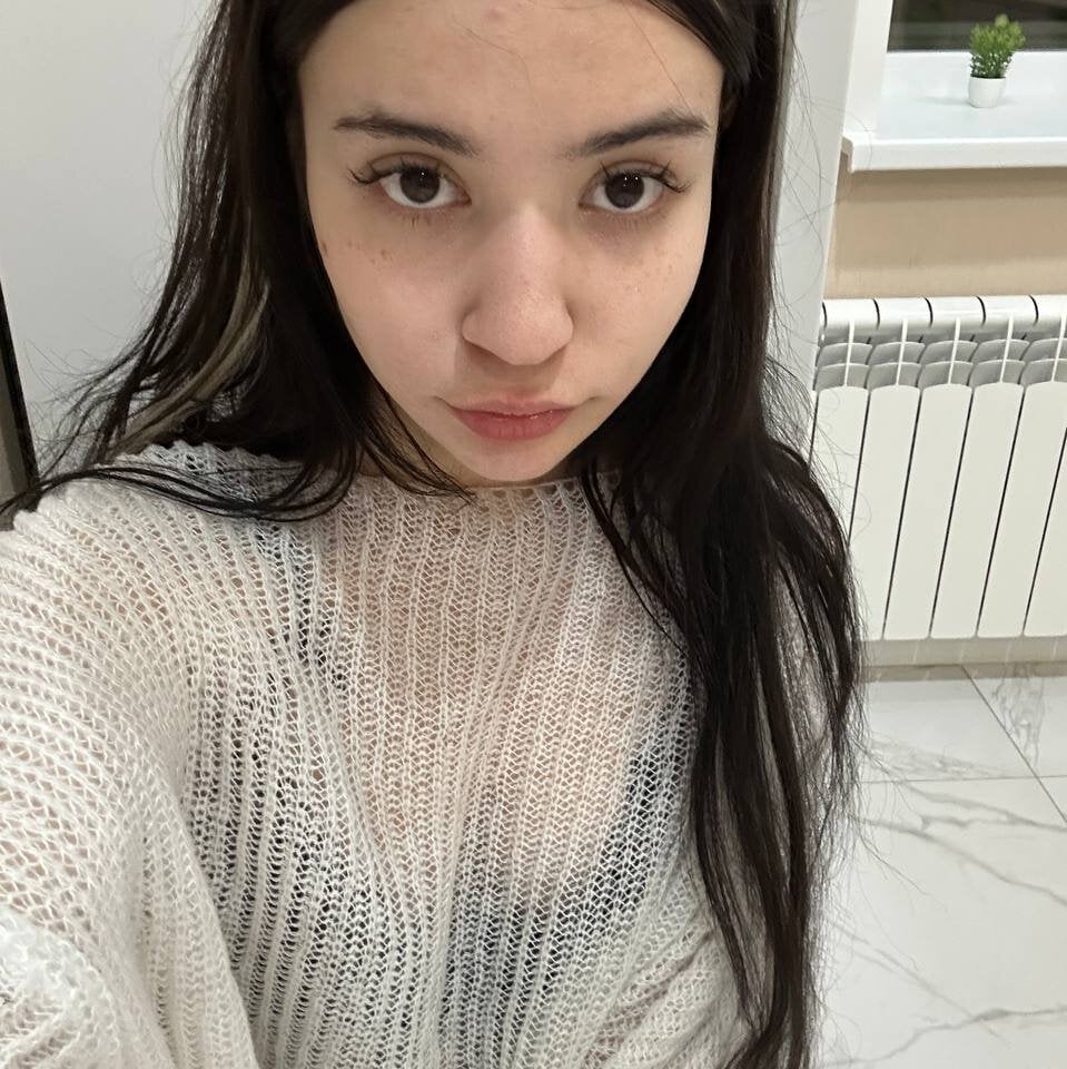 stripchat woman_moment webcam profile pic via sexcityguide.com