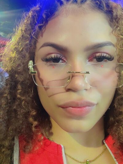 winnie9wall_e from stripchat