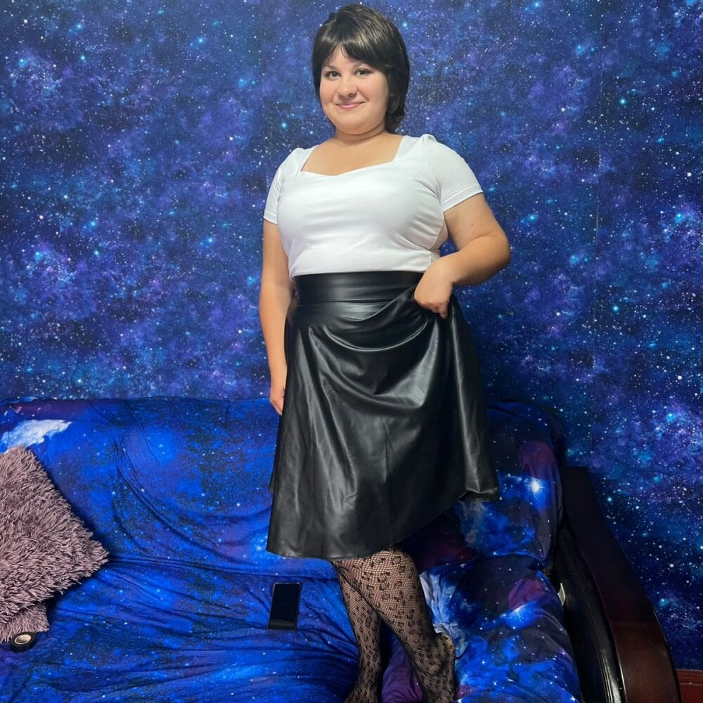 Caroline-hot profile