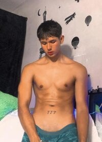 fuck_hot777's Offline Chat Room