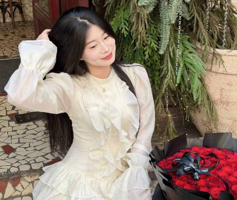 pornos.live emilyshow22 livesex profile in vietnamese cams