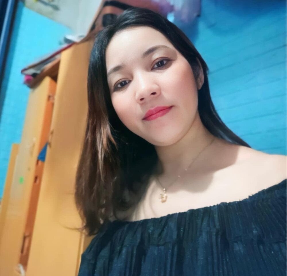 Tinilove68's Offline XXX Chat