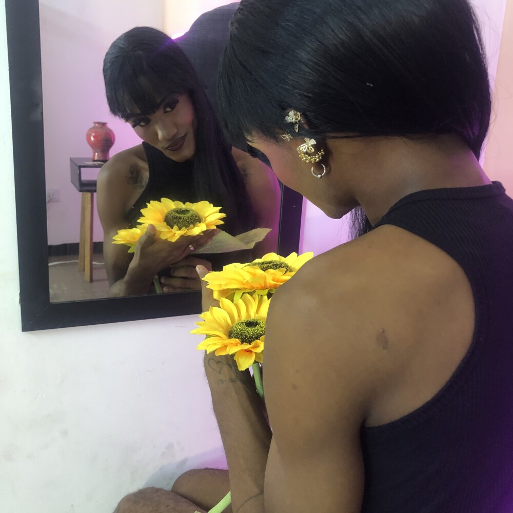 Live sex webcam photo for Kendall_hornyy #289977926