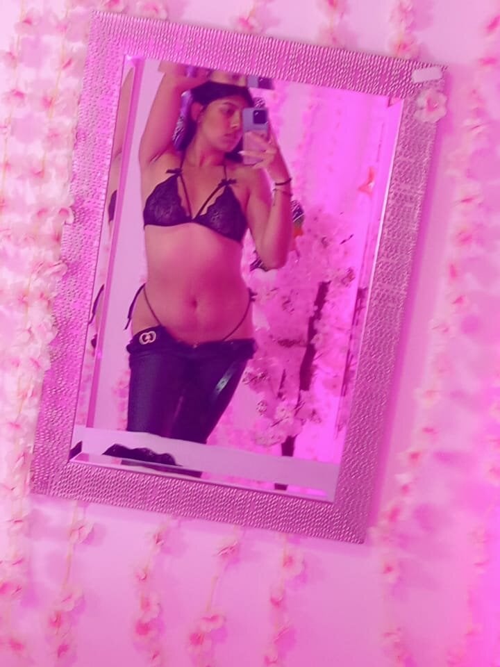 iluvcams.com briseida-white livesex profile in col cams