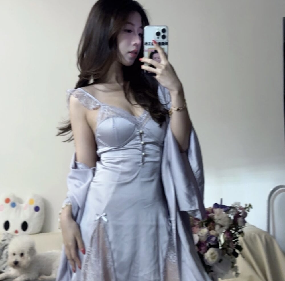 1uiueee from stripchat