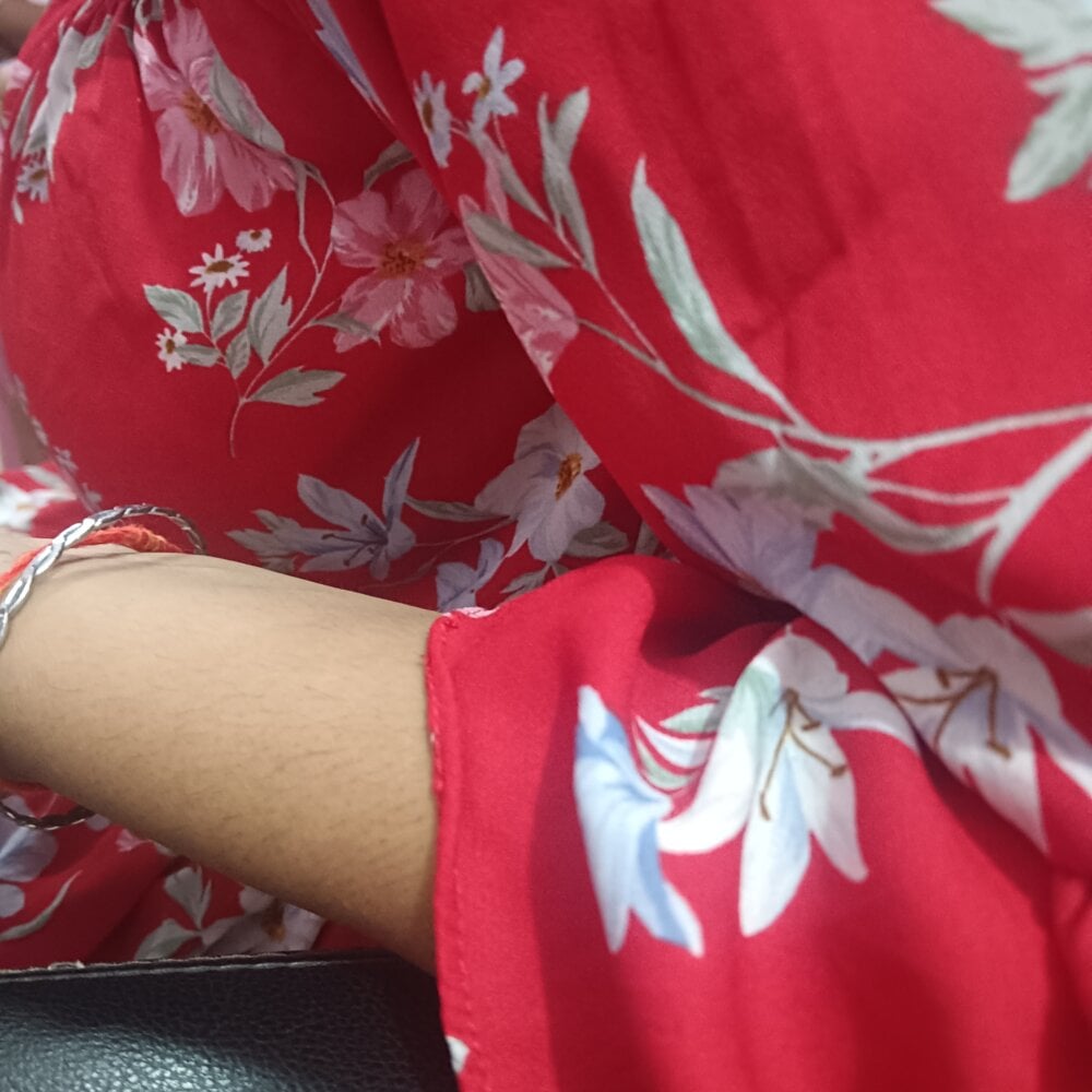 RIYA_SINGH88's Offline XXX Chat