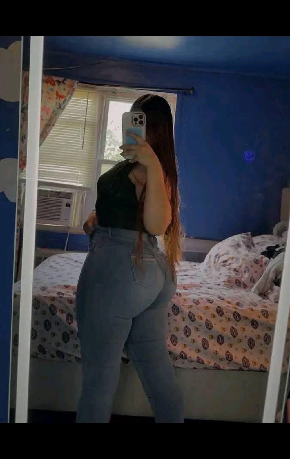 lina_ae from stripchat