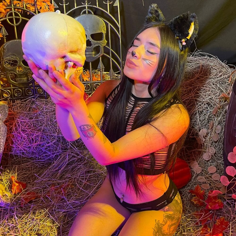 Kylie_golden profile