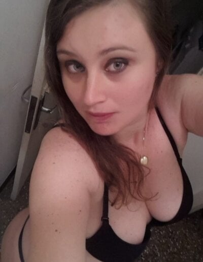 Saraporca30 Live Cam on StripChat and RICams