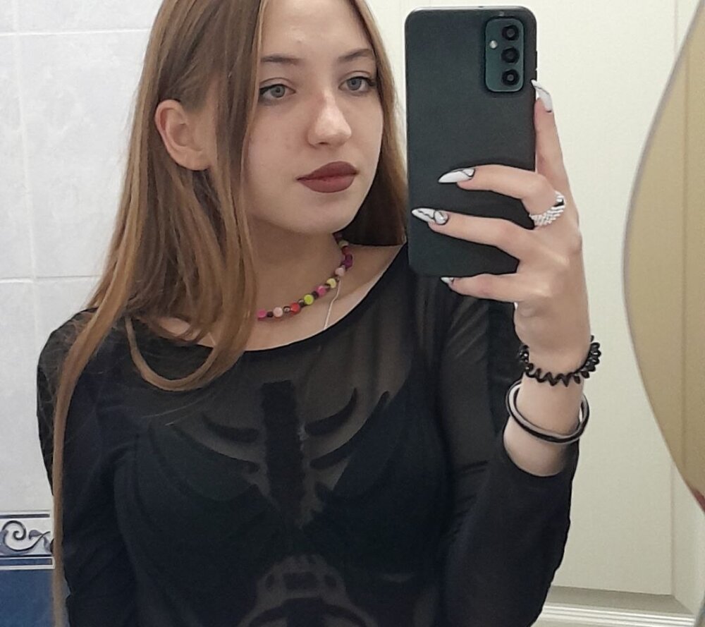 Lisa_Brant主播简介 | Stripchat
