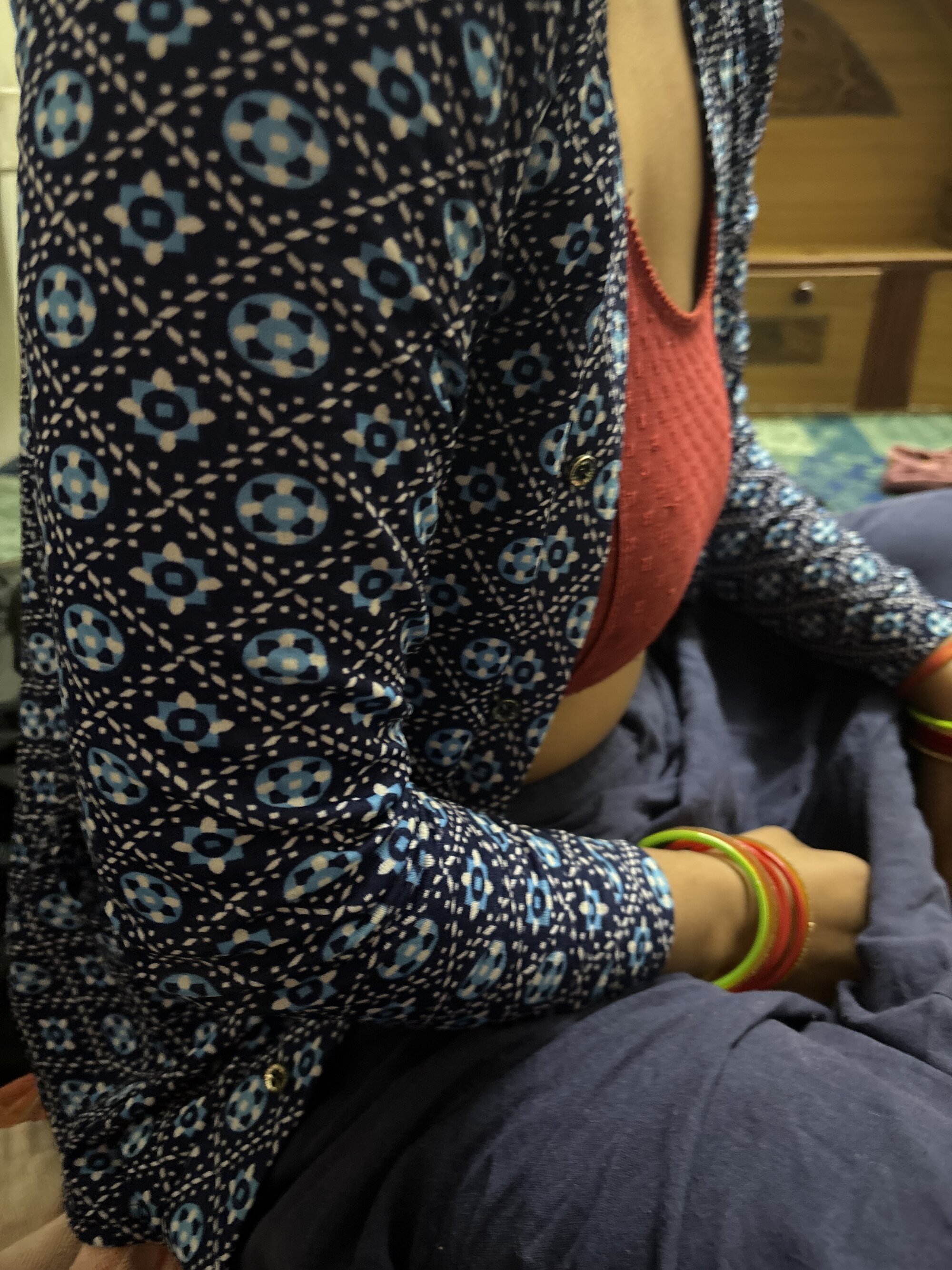 Nidhi5533