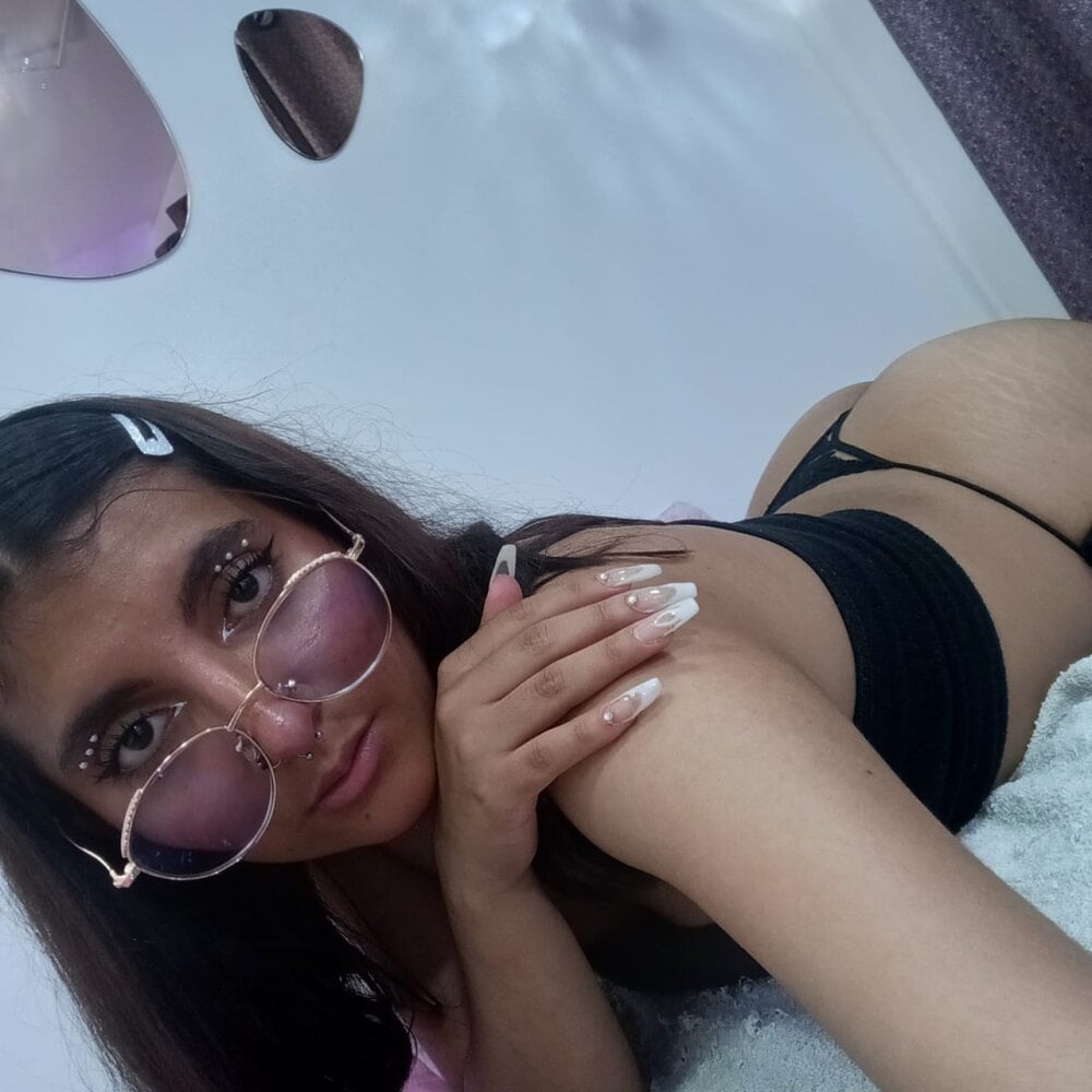 Alliccee's webcam live show