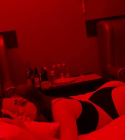 millybloms 🐄 online nude chat