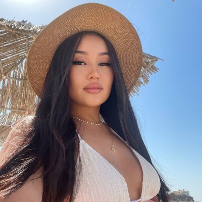 lanacharming from stripchat