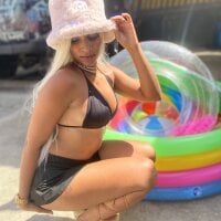 caro_sexx's Offline Chat Room