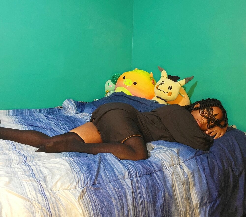 HoneyButterSweet live cam model at StripChat