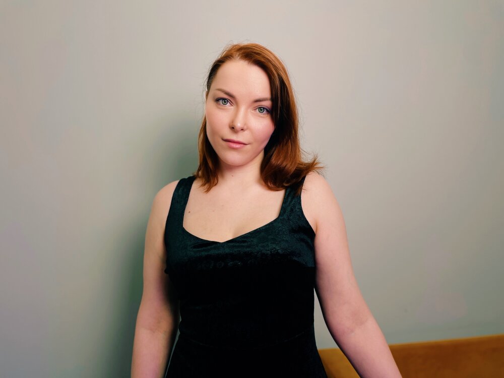 EmmaBeam 👓 online naked chat