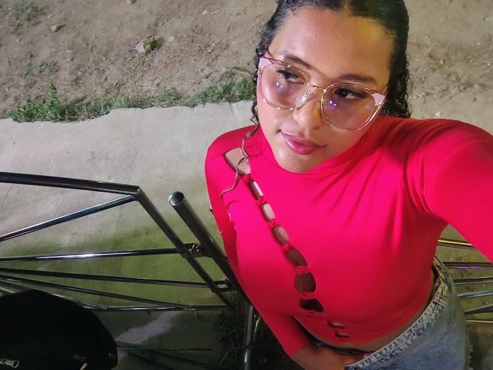 bestlivesexchat.com jimena_bell livesex profile in trimmed cams
