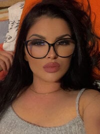 Sandralaurel's Offline Chat Room