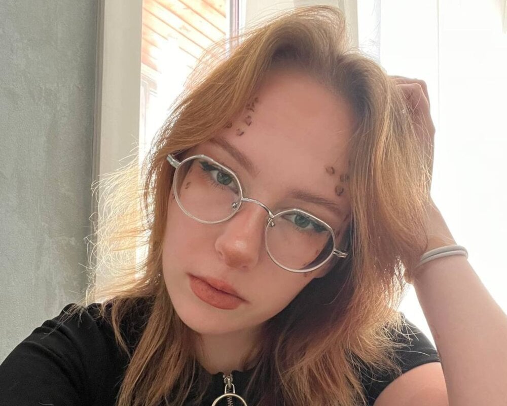 stripchat echovaliey webcam profile pic via pornos.live