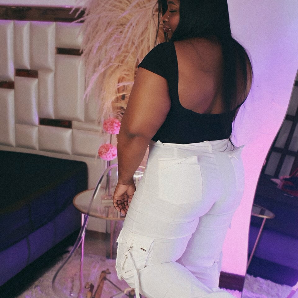 Watch Aliciadoex live on cam on StripChat