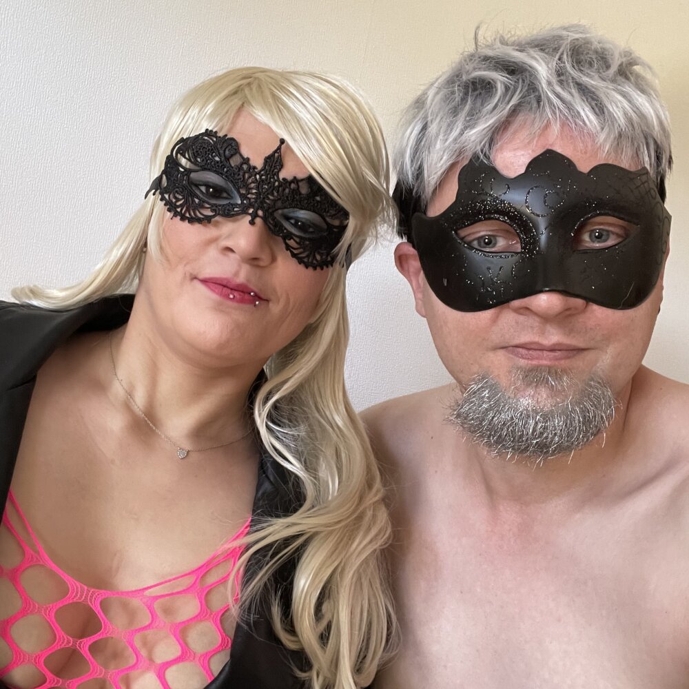 Live sex webcam photo for Poppstars2024 #289772716