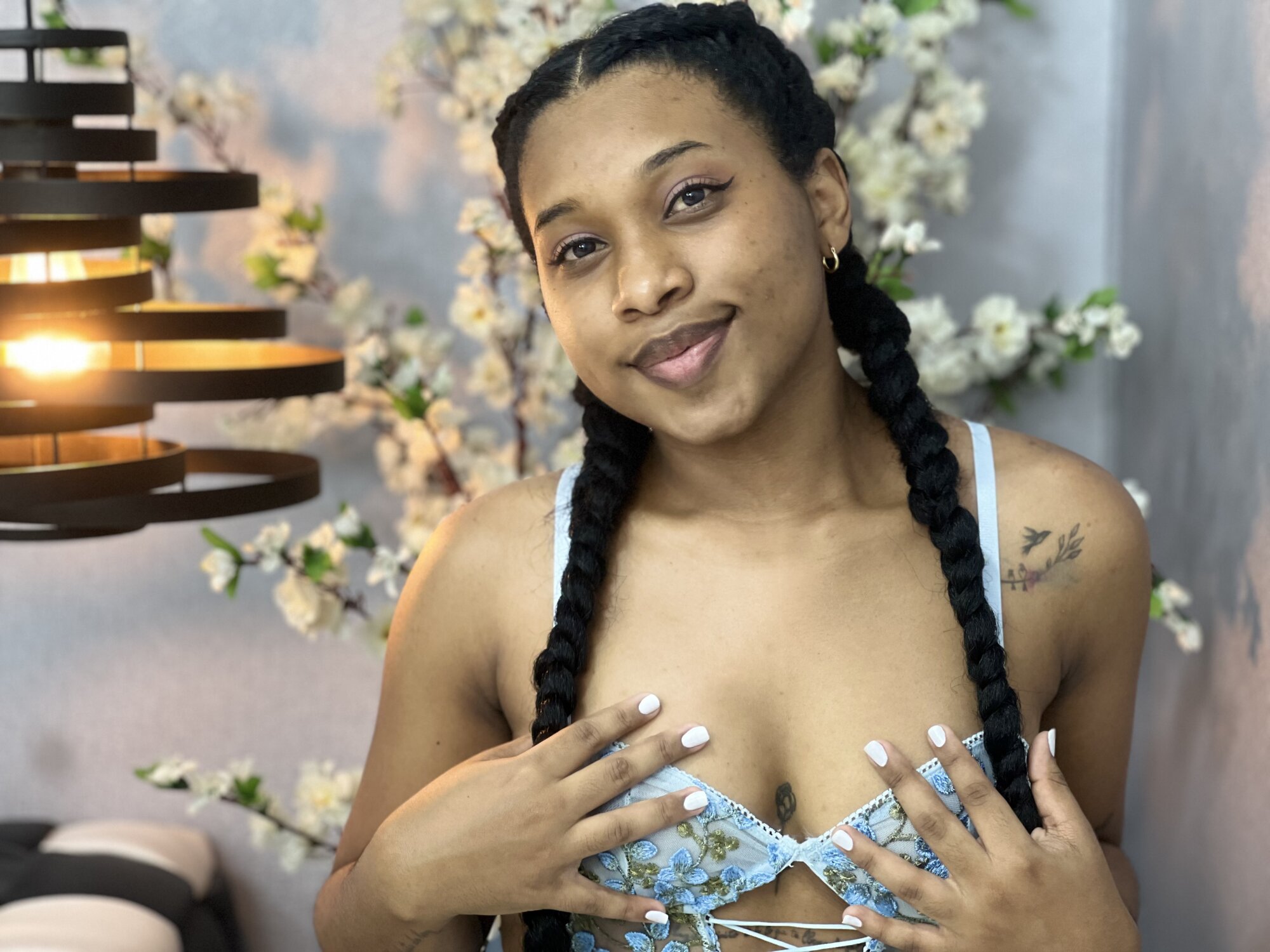 NAOMI_BRUNETTE