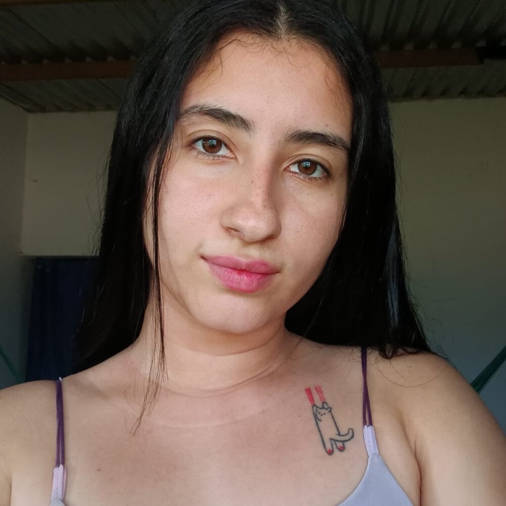 stripchat sweetmilk2106 webcam profile pic via sexlivecamsites.com