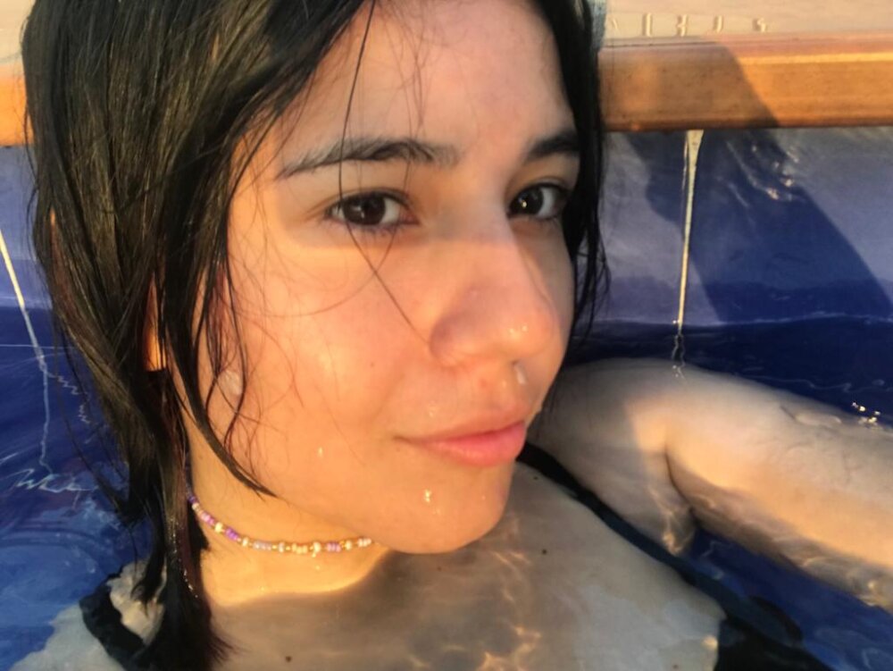 Hottestcherry 🚭 nude cam