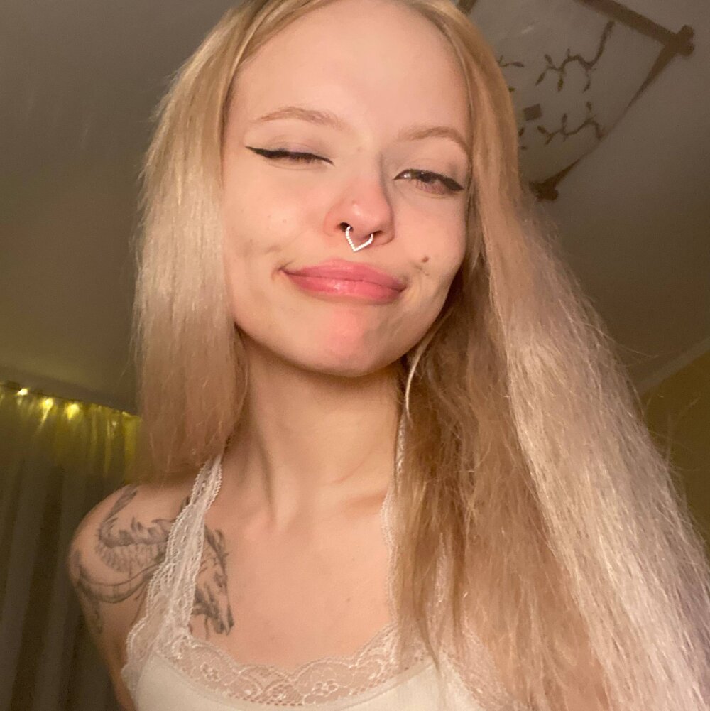 cheapadultsexcams.com lucy_loy livesex profile in blond-hair cams