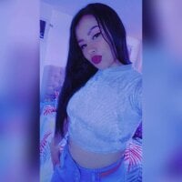 Saraa_sofia1's Offline Chat Room