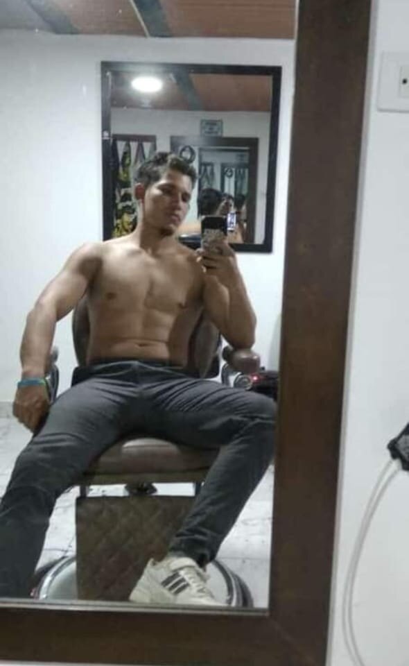 damian_mccarty live cam model at StripChat