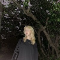 LatrinaNivala's Live XXX Chat