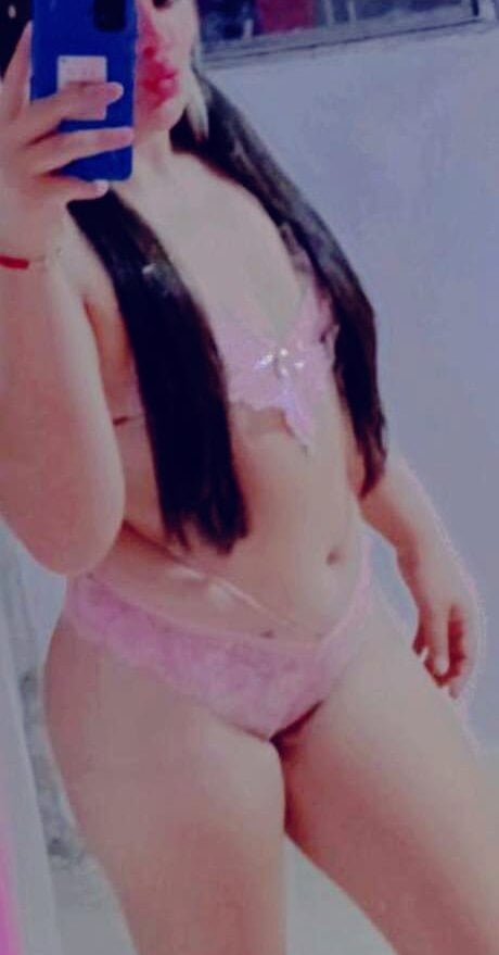 latina_horny_sex live cam model at StripChat
