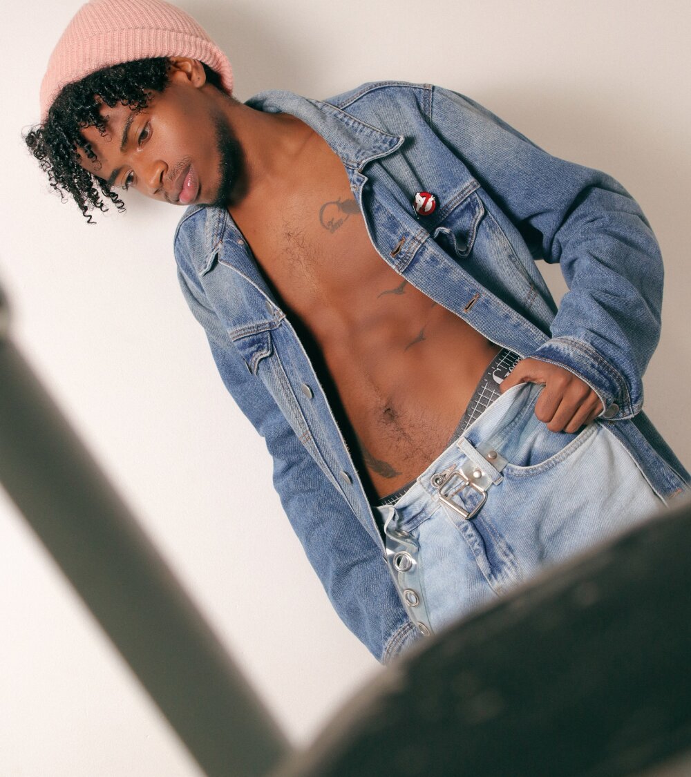 AllexJacob Adlı Modelin Çevrimdışı XXX Sohbeti