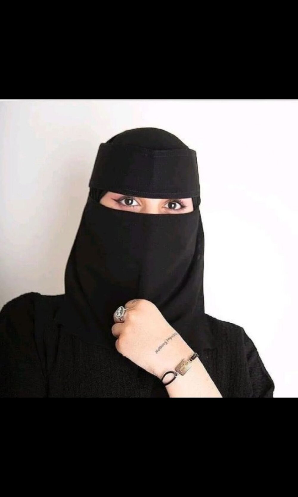 Nada-Jawahiri live cam model at StripChat