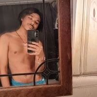 ThefrenchieLeo's Offline Chat Room