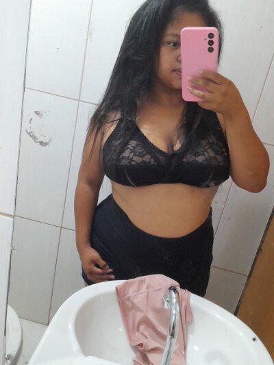 nenelinda 😆 live naked webcam
