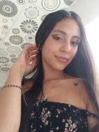 michelle_dayanna's Offline Chat Room
