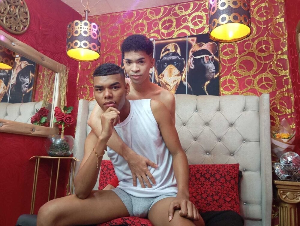 twoboyspeinhot