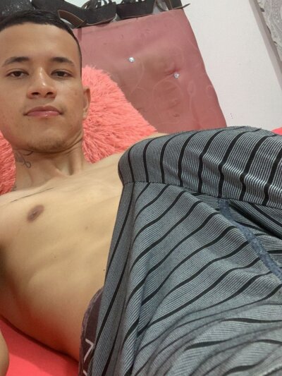 derek_latin_ from stripchat