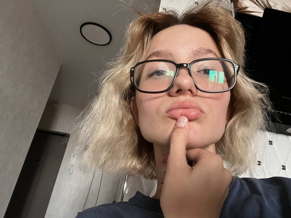 IdaValenti live cam model at StripChat