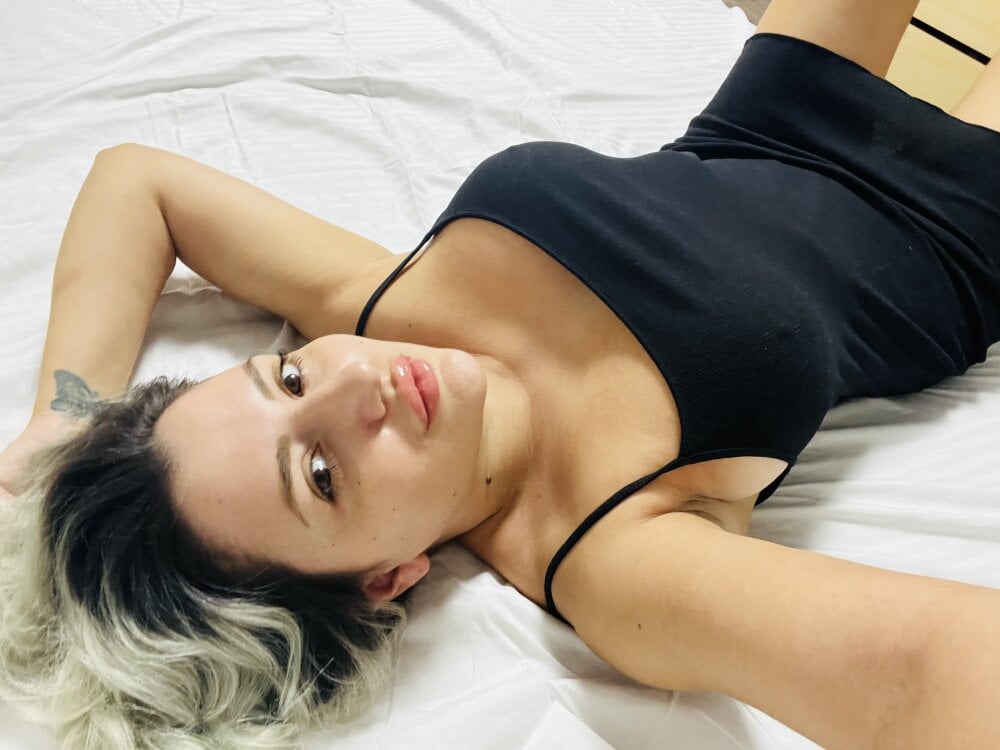 SophiePale's Offline XXX Chat