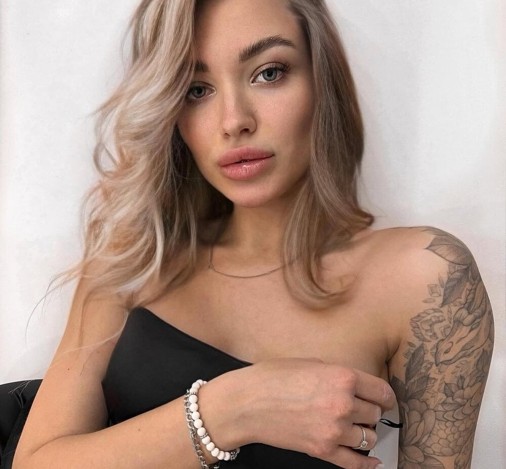 watchgirlcam.com torilori livesex profile in pixieglow-oo cams