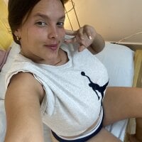 shaira_69_'s Offline Chat Room