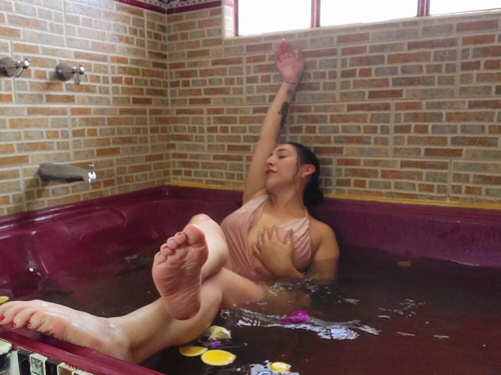 Live sex webcam photo for VickyHoult #290263214